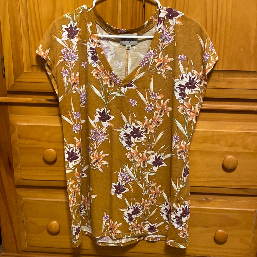 Wrangler V-Neck Size XL